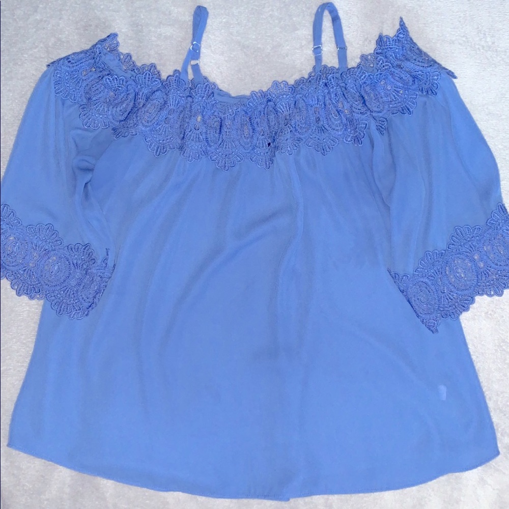 Small blue blouse with half length sleeve